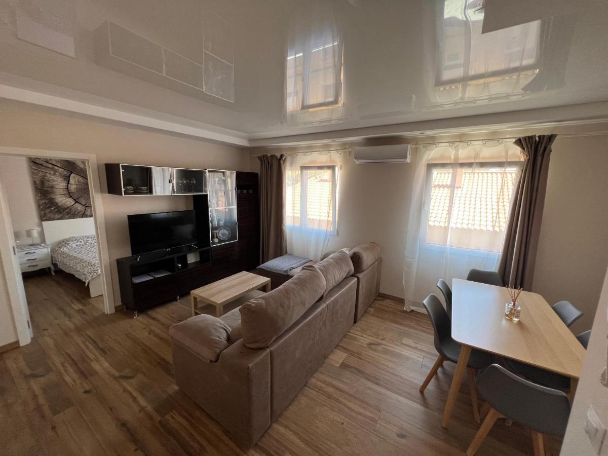 Genuar Apartments Malaga Center. Free Parking Εξωτερικό φωτογραφία