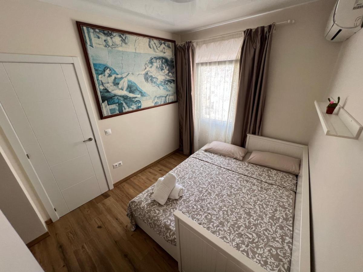 Genuar Apartments Malaga Center. Free Parking Εξωτερικό φωτογραφία