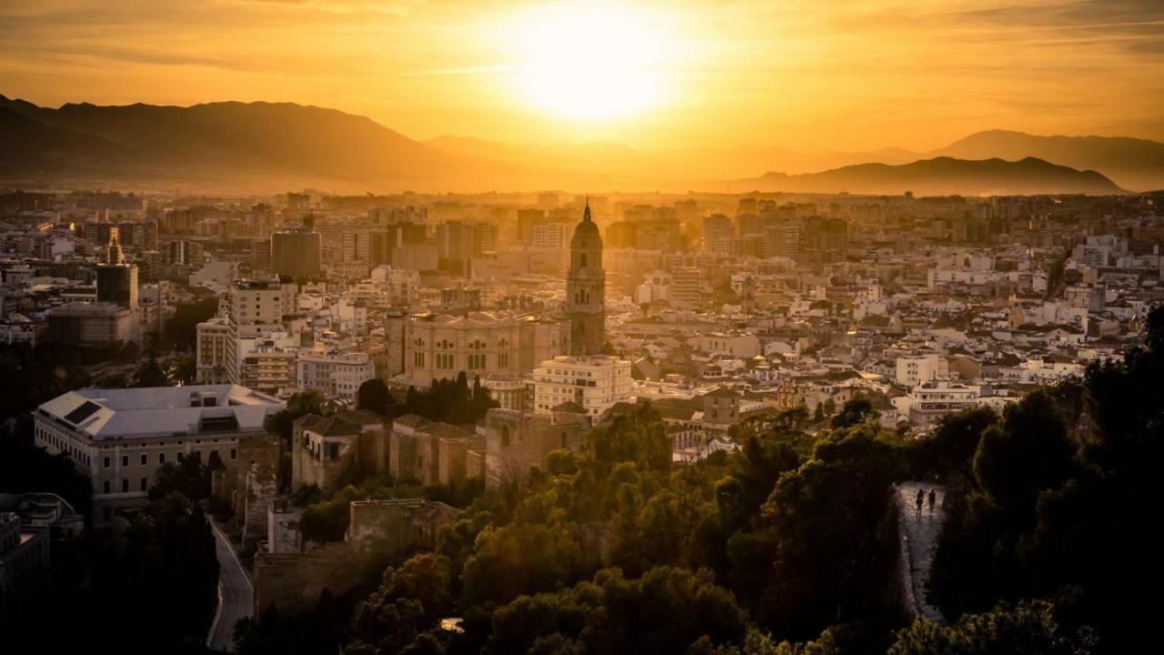 Genuar Apartments Malaga Center. Free Parking Εξωτερικό φωτογραφία