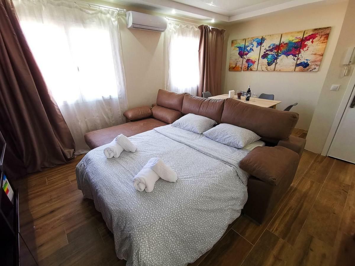 Genuar Apartments Malaga Center. Free Parking Εξωτερικό φωτογραφία